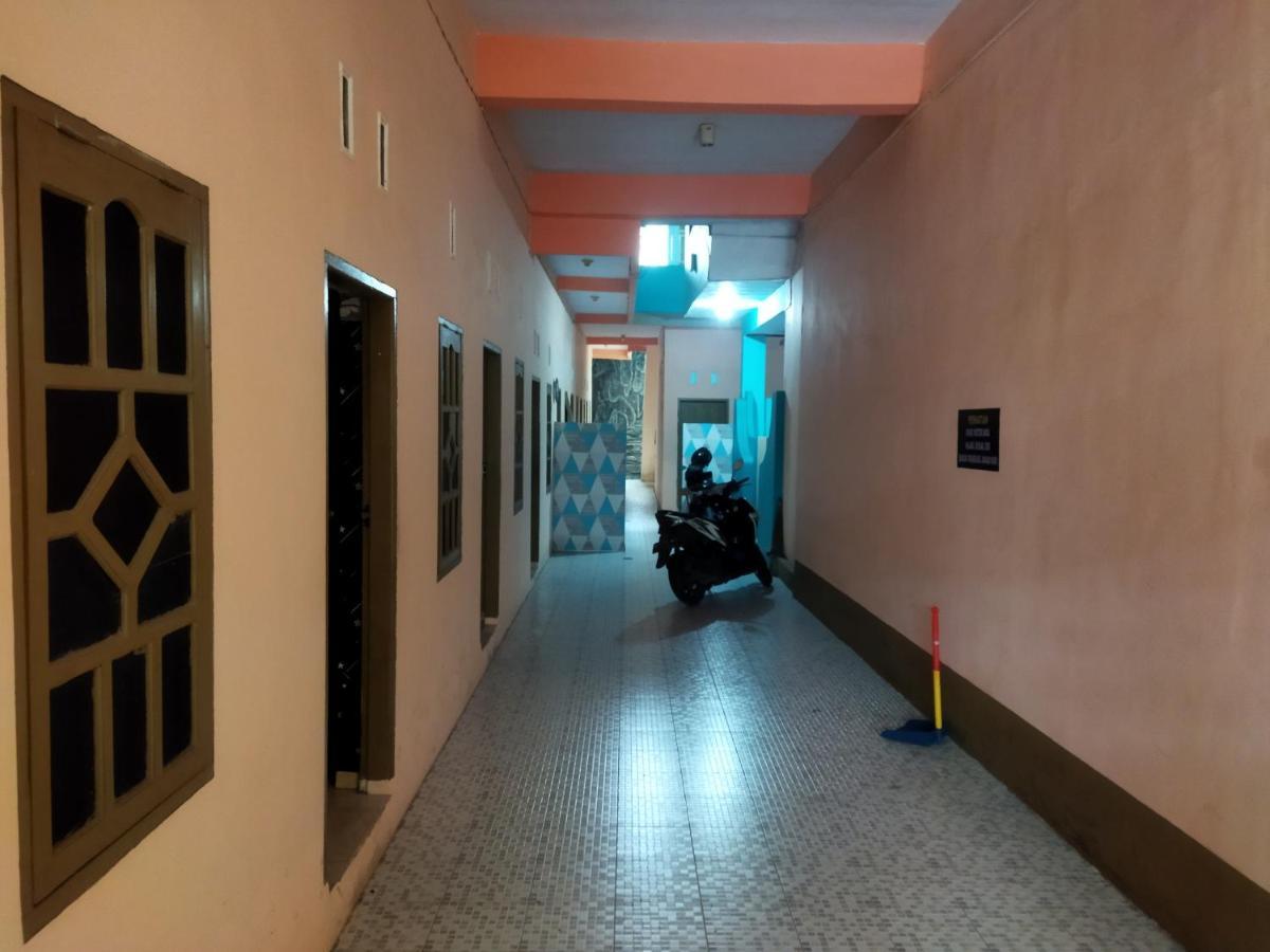 Oyo 92231 Penginapan Tanjung Alang Syariah Makassar Exterior photo