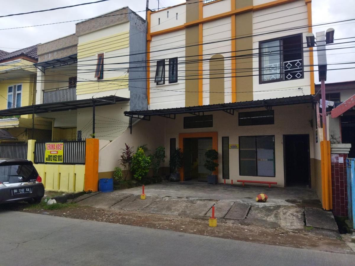 Oyo 92231 Penginapan Tanjung Alang Syariah Makassar Exterior photo