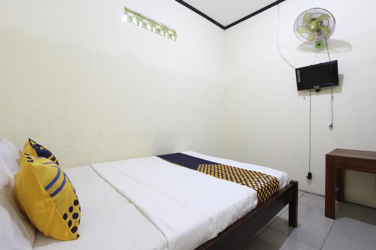 Oyo 92231 Penginapan Tanjung Alang Syariah Makassar Exterior photo