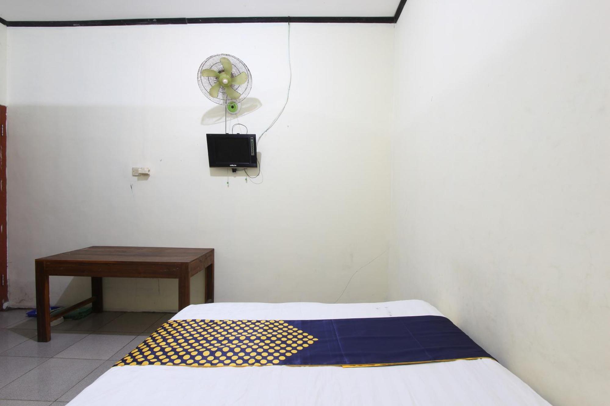 Oyo 92231 Penginapan Tanjung Alang Syariah Makassar Exterior photo