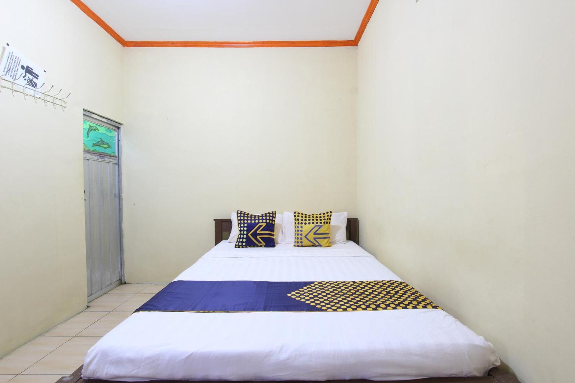 Oyo 92231 Penginapan Tanjung Alang Syariah Makassar Exterior photo