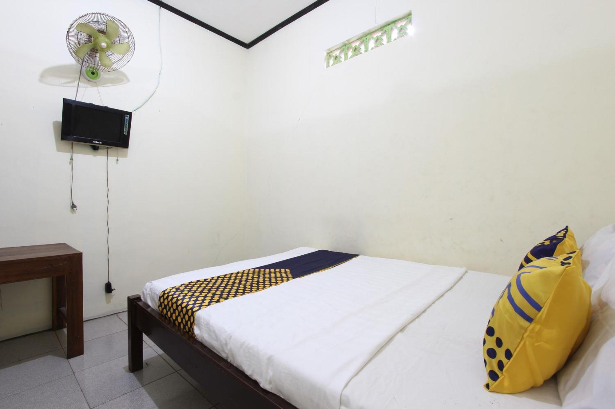 Oyo 92231 Penginapan Tanjung Alang Syariah Makassar Exterior photo